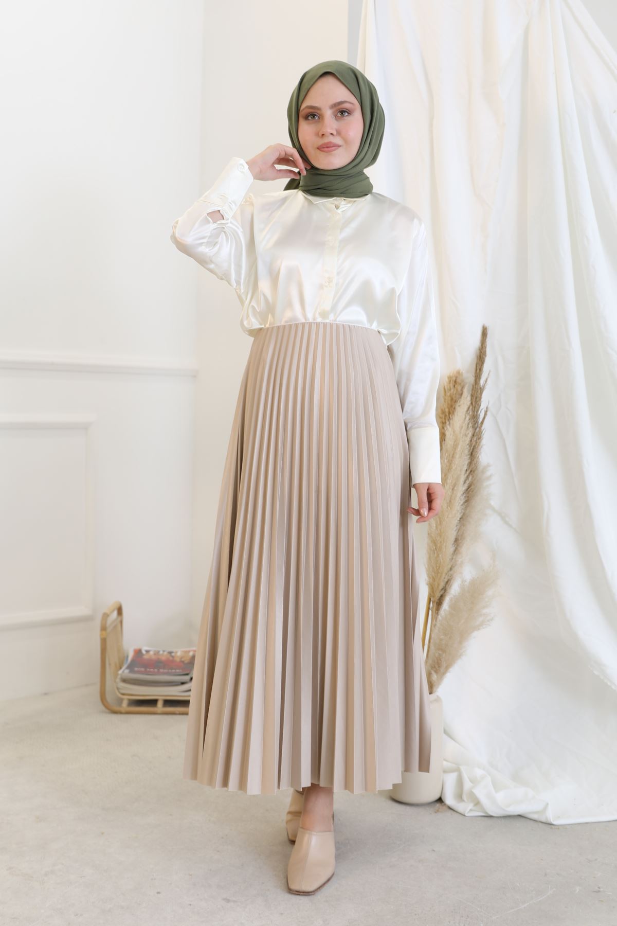 Krem Piliseli Saten Etek