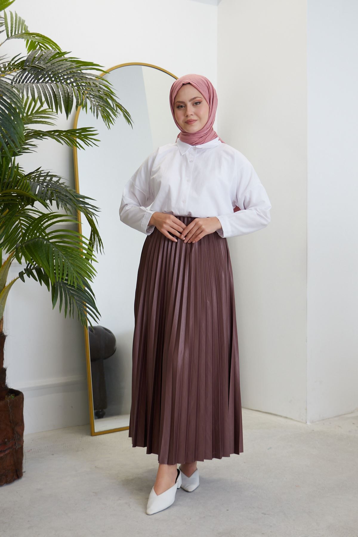 Kahverengi Piliseli Saten Etek